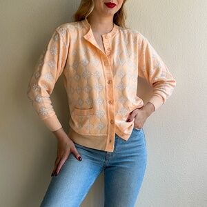 Vintage 1970s Peach Cardigan With Floral Buttons (M/L)